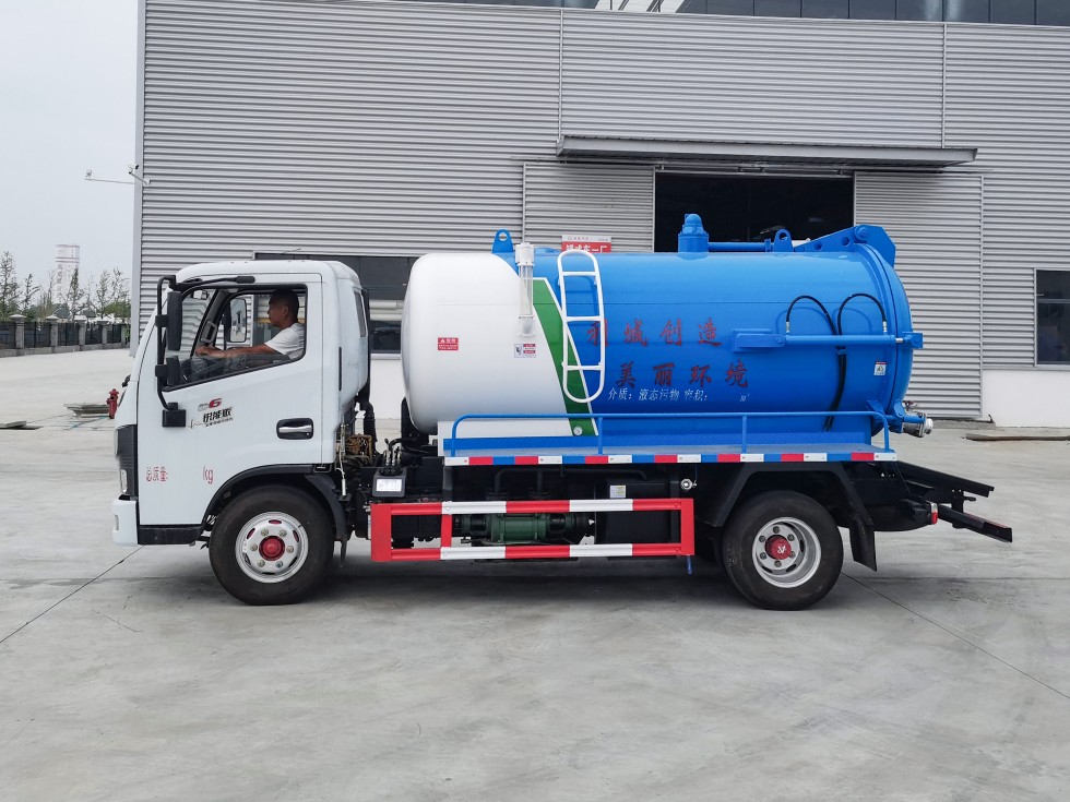 齊東方牌CLD5070GXWEQ6型吸污車